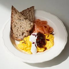 Scrambled eggs: salmon / pastrami